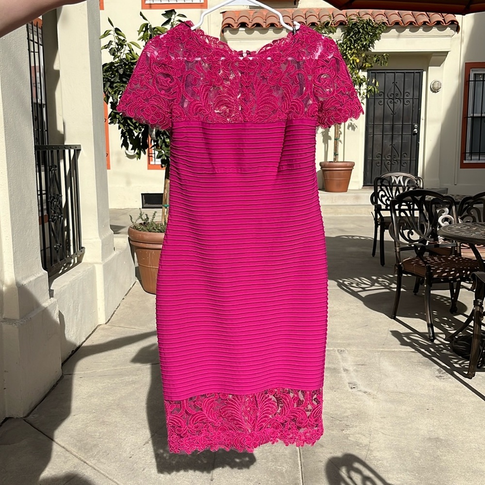 Tadashi Shoji - pink lace sheath midi dresss

NWT, size M - fits like size 6-8